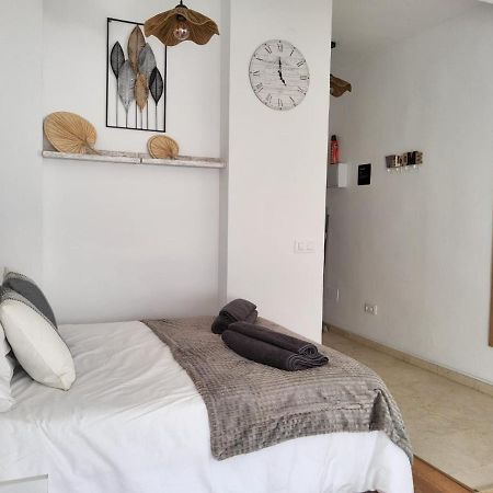 Tranquility Studio Apartment マラガ エクステリア 写真